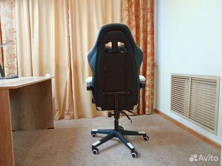 Компьютерное кресло white dark Emperor camp до 160