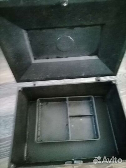 Шкатулка,ларец. Металл. Размеры 29*21*17