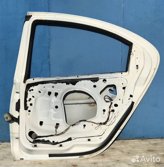 Дверь правая задняя Додж Intrepid 2004г 2.7л