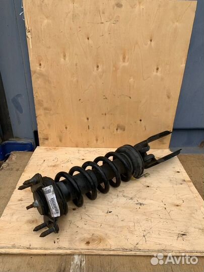 Стойка амортизатора передняя правая Jeep Cherokee