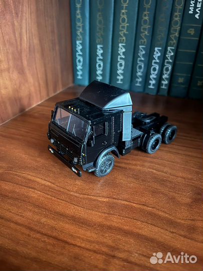 Модель грузовика 1:43