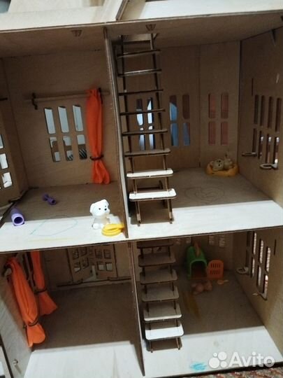 Большой кукольный домик деревянный