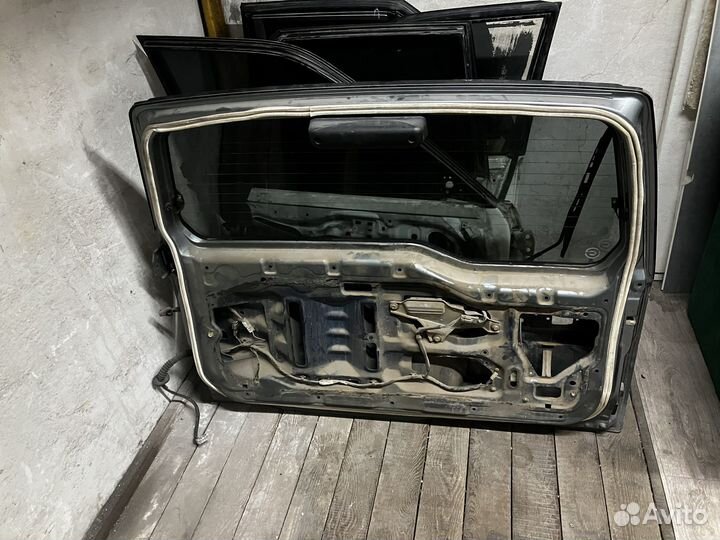 Задняя дверь mitsubishi pajero io