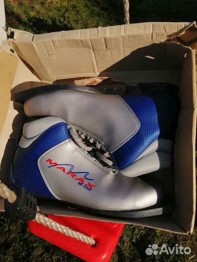 Беговые лыжы 2 пары + лыжные ботинки