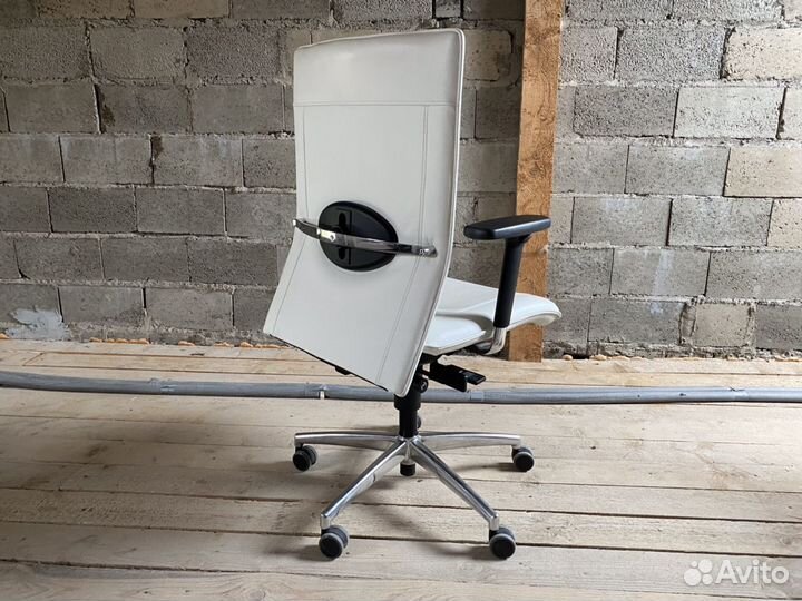 Кресло компьютерное, руководителя Dauphin Германия