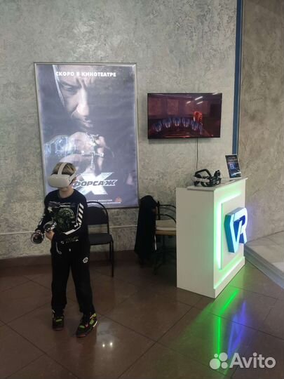 VR очки и стойка