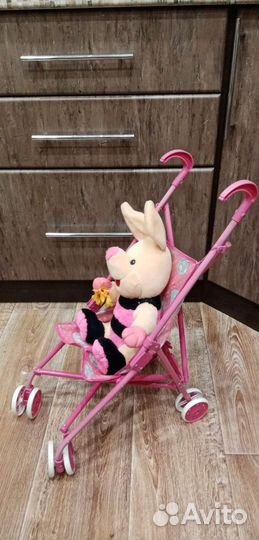Коляска для кукол и мягкая игрушка