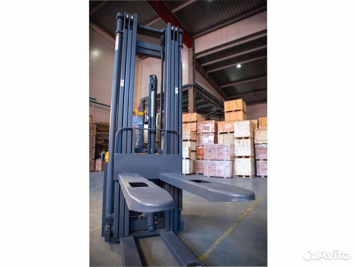 Штабелёр с площадкой