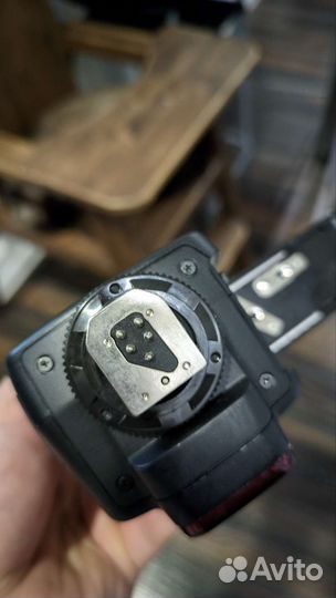 YN568EX II