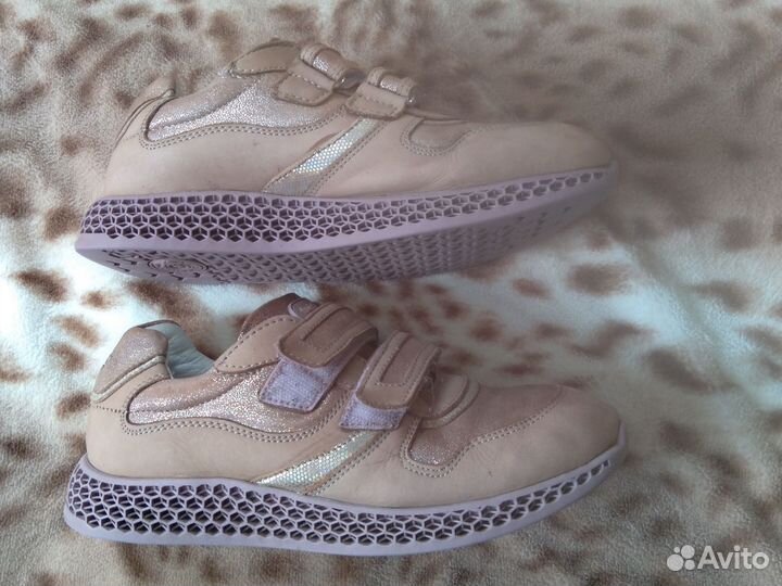 Туфли девочке 35 EU кожанные