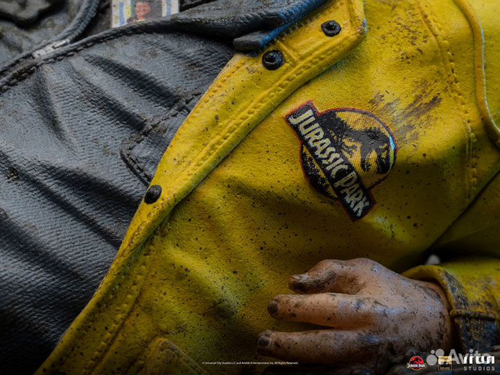 Dennis Nedry meets the Dilophosaurus