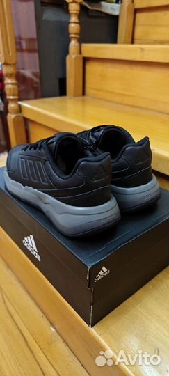 Кроссовки Adidas 39.5 и 40 размер оригинал