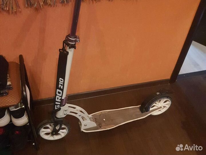 Giro 210 самокат