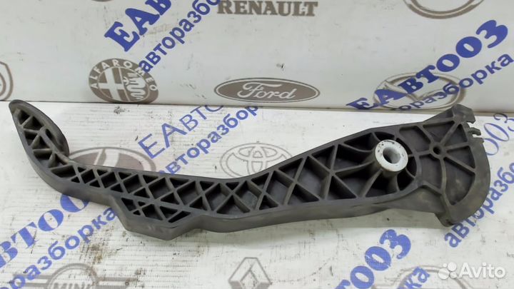 Педаль сцепления Renault Sandero 2009-2014