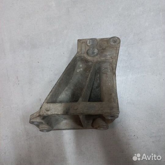 Кронштейн двигателя передний правый Infiniti Fx 35