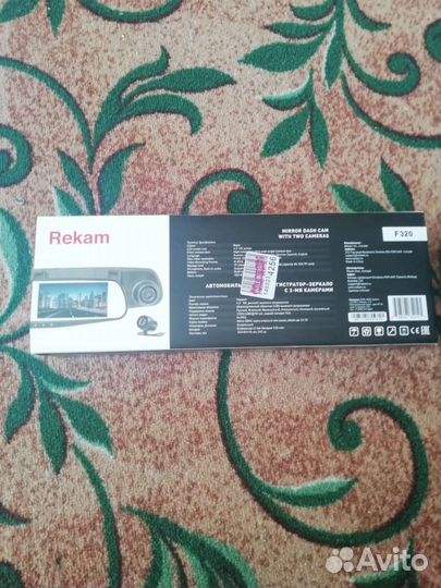 Автомобильный видеорегистратор-зеркало