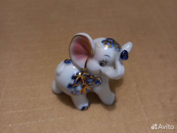 Слоник фарфоровый