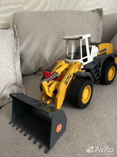 Экскаватор bruder большой