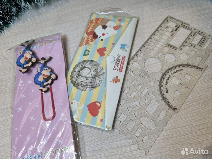 Набор школьника новый линейка офицерская закладка