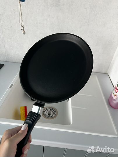 Сковородки 2 шт