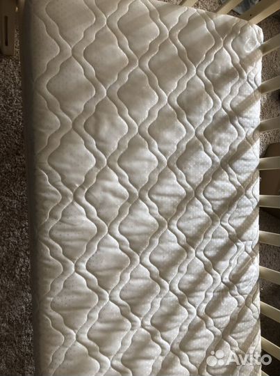 Детская кроватка с универсальным маятником