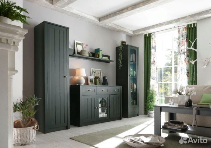 Сервант-витрина из массива дерева. Ascot 21