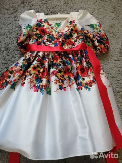 Нарядные платья для девочки