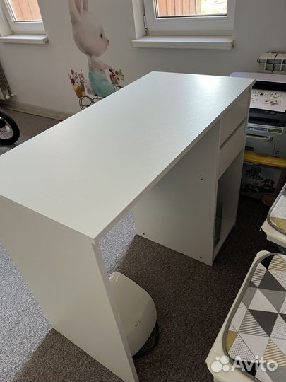 Рабочий стол белый