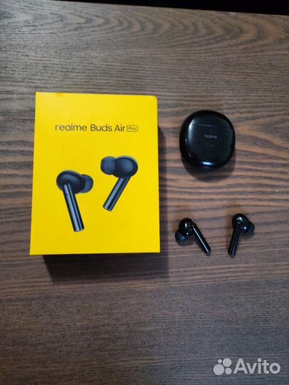 Беспроводные наушники бу realme buds air pro