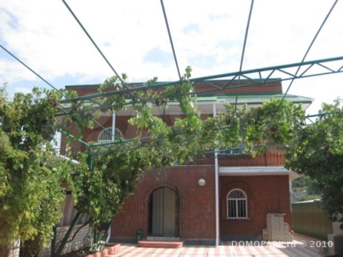 Дом 304 м² на участке 11,2 сот.