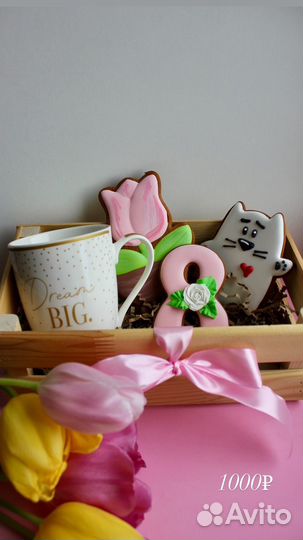 Подарочный набор на 8 марта в ящике с кружкой