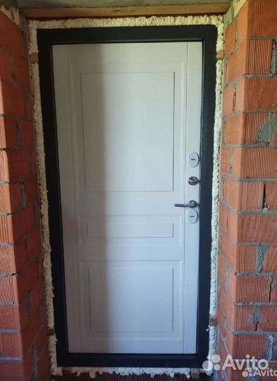 Входные стальные металлические двери со склада