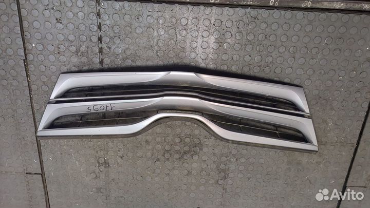 Решетка радиатора Toyota Venza, 2012