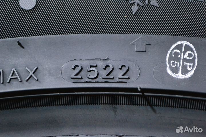 Tourador Winter Pro TSU1 275/45 R20 106V