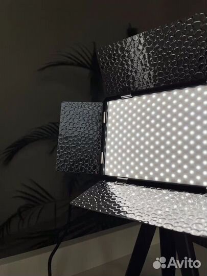 Видеосвет 600