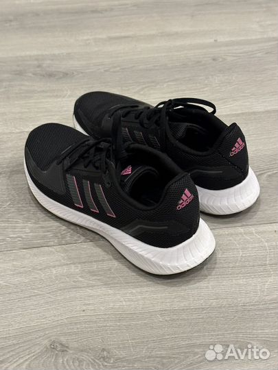 Кроссовки женские adidas 38