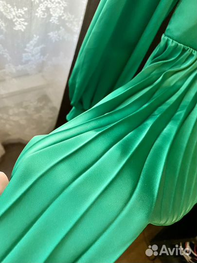 Зеленое шелковое платье S