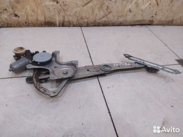 Стеклоподьемник передний левый Toyota Corolla e150