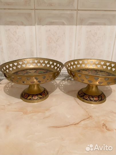 Ваза для фруктов на ножке