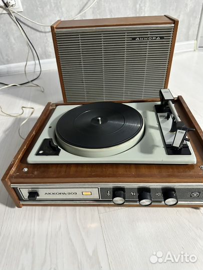 Проигрыватель аккорд 203