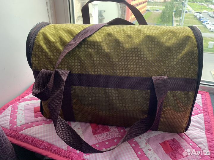 Переноска для кошек и маленьких собак