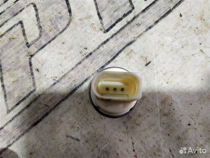 Датчик давления компрессора кондиционера Audi A6