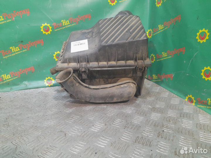 Корпус воздушного фильтра Volkswagen Passat B4