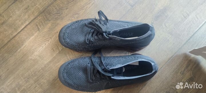 Продам кроссовки Nike