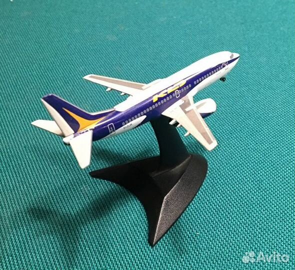 Модель самолета Boeing 737-300 м-ба 1/400 KDAvia