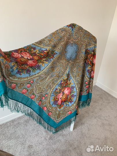 Павлопосадская шаль из шерсти с шелковой бахромой