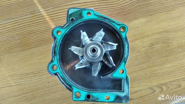 Водяная помпа на Volvo