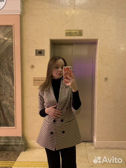 Администратор; Хостес
