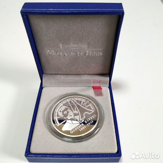 Серебряные монеты в футярах