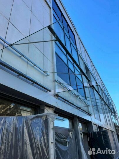 Козырек со стеклом на зажимной профиле